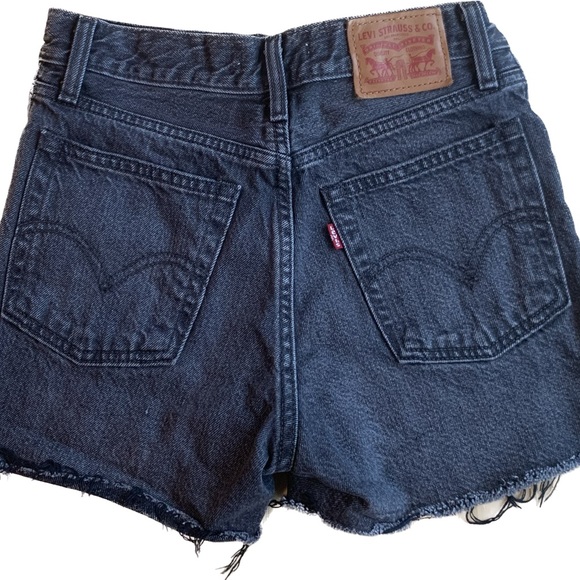 Levi’s Wedgie Shorts - Picture 3 of 6